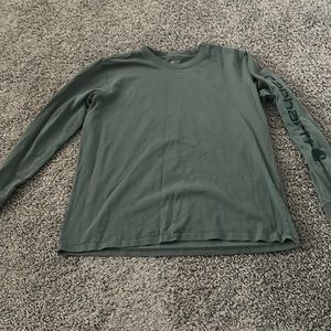 Carhart longsleeve size large, excellent condition no rips, no tears no stains